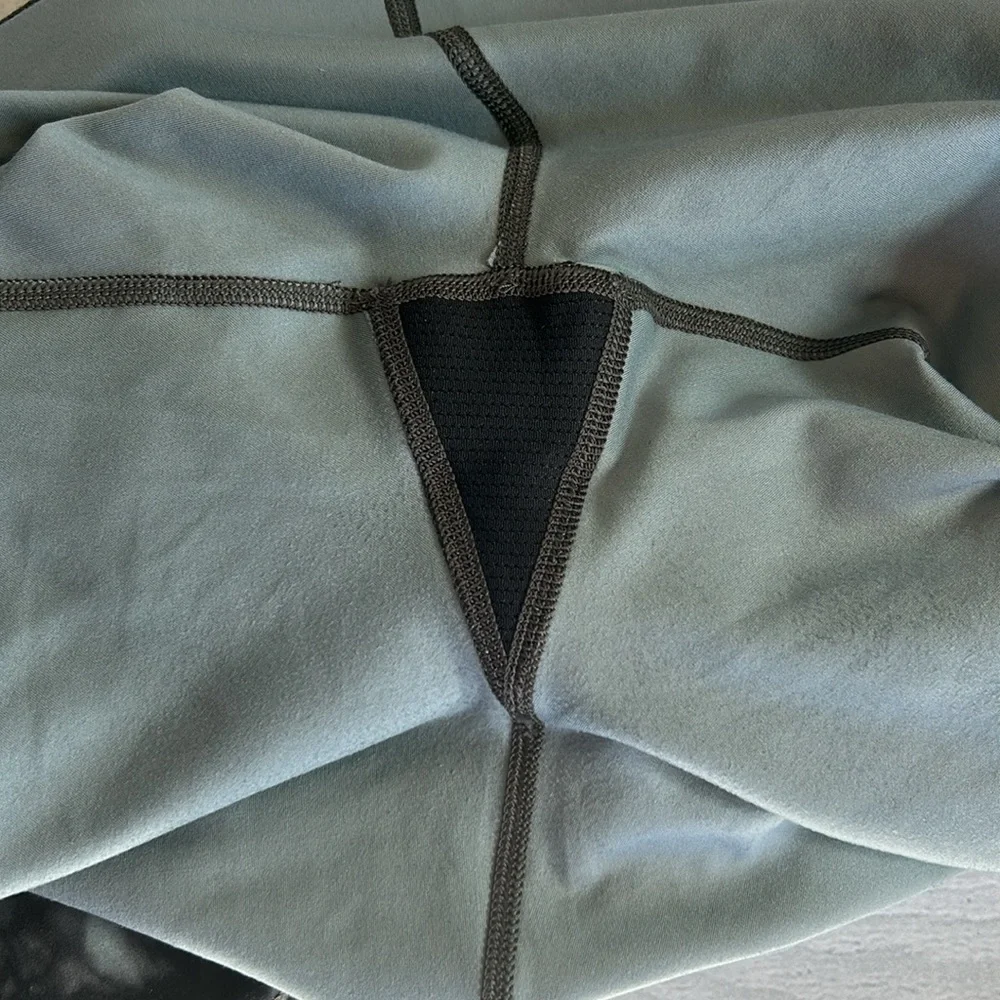 Athleta tight super material
